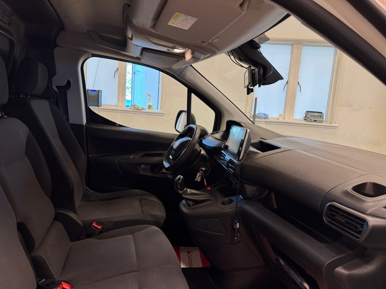 Hvid Peugeot Partner fra 2020