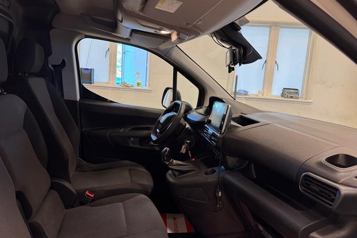 Hvid Peugeot Partner fra 2020