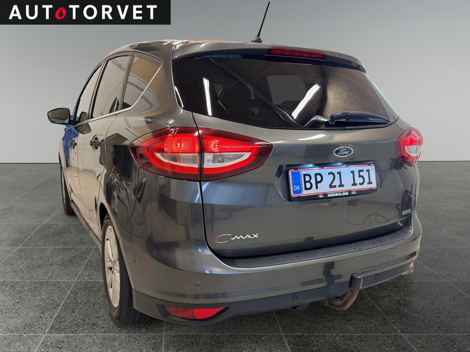 Grå Ford C-MAX fra 2017