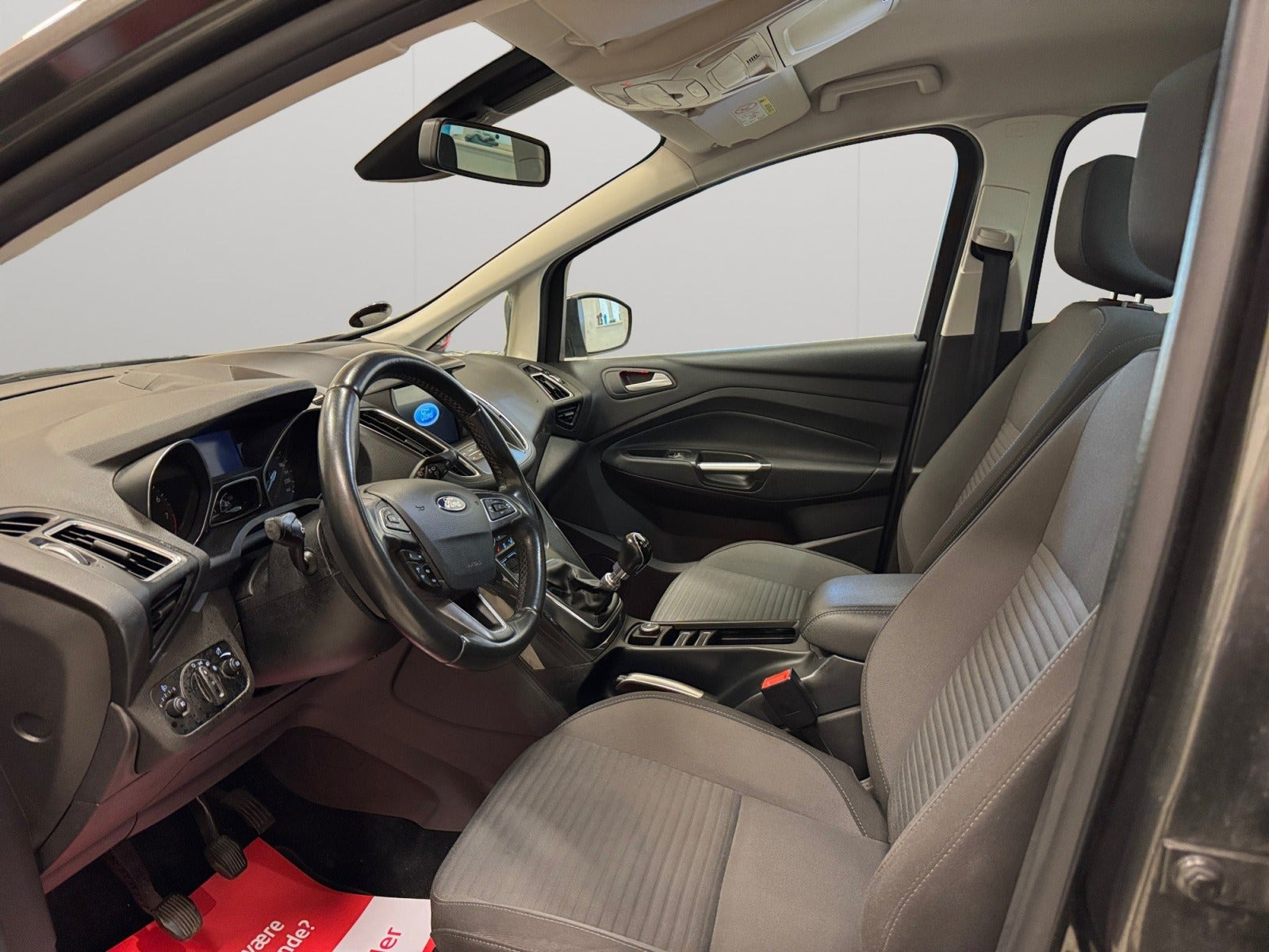 Grå Ford C-MAX fra 2017