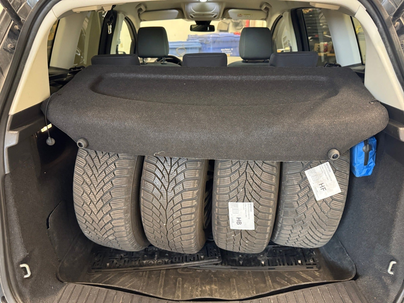 Grå Ford C-MAX fra 2017