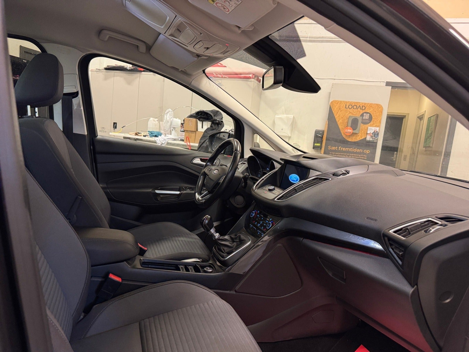 Grå Ford C-MAX fra 2017