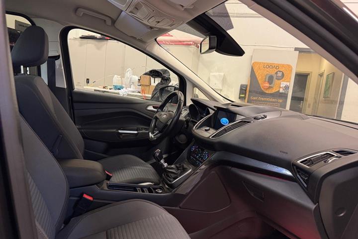 Grå Ford C-MAX fra 2017