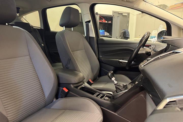 Grå Ford C-MAX fra 2017