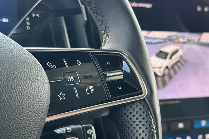 Grå Renault Scenic E-Tech fra 2024