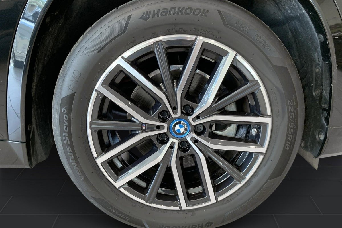 Sort BMW iX1 fra 2024