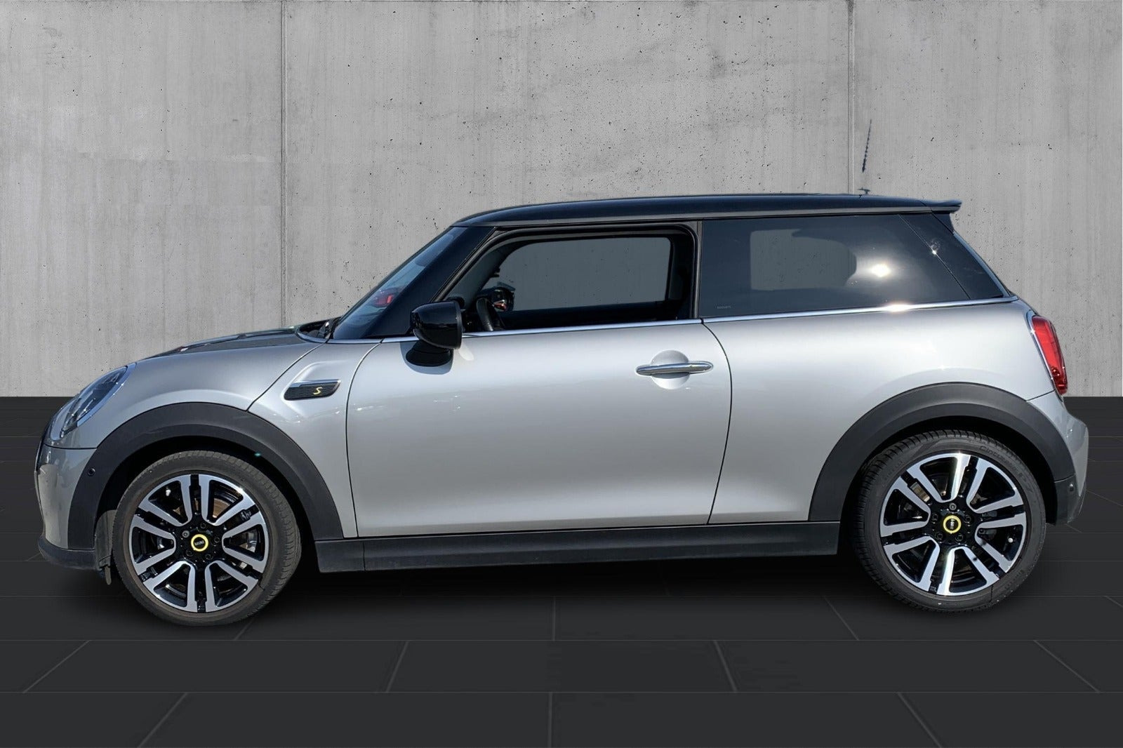 Sølv Mini Cooper SE fra 2023