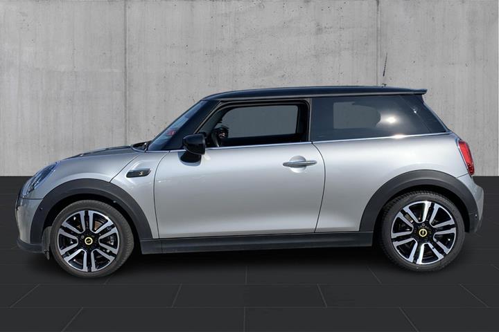 Sølv Mini Cooper SE fra 2023