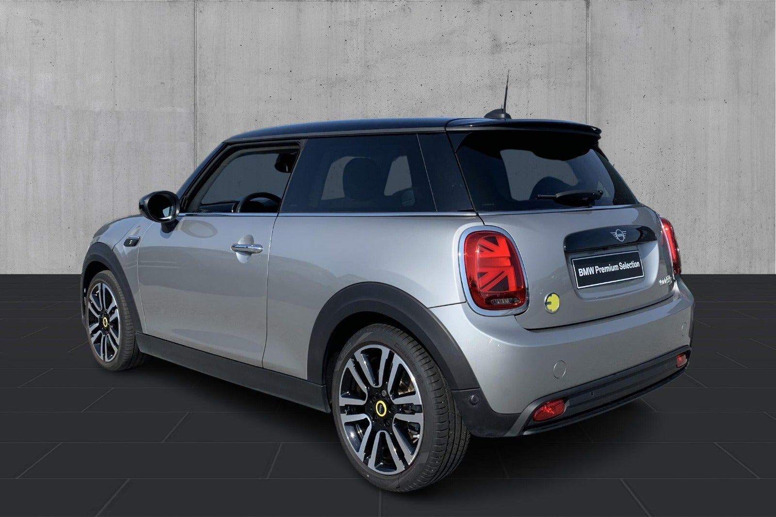 Sølv Mini Cooper SE fra 2023
