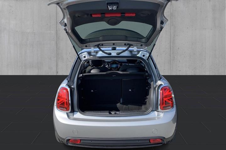 Sølv Mini Cooper SE fra 2023