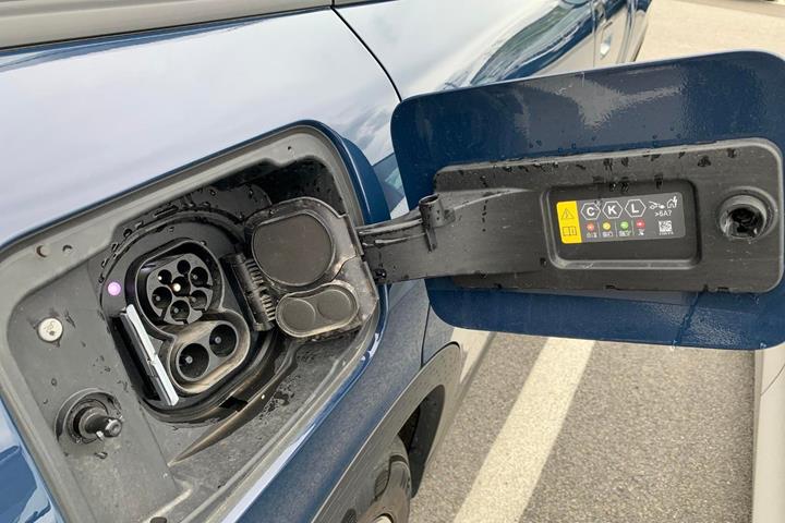 Blå Mini Countryman E fra 2025