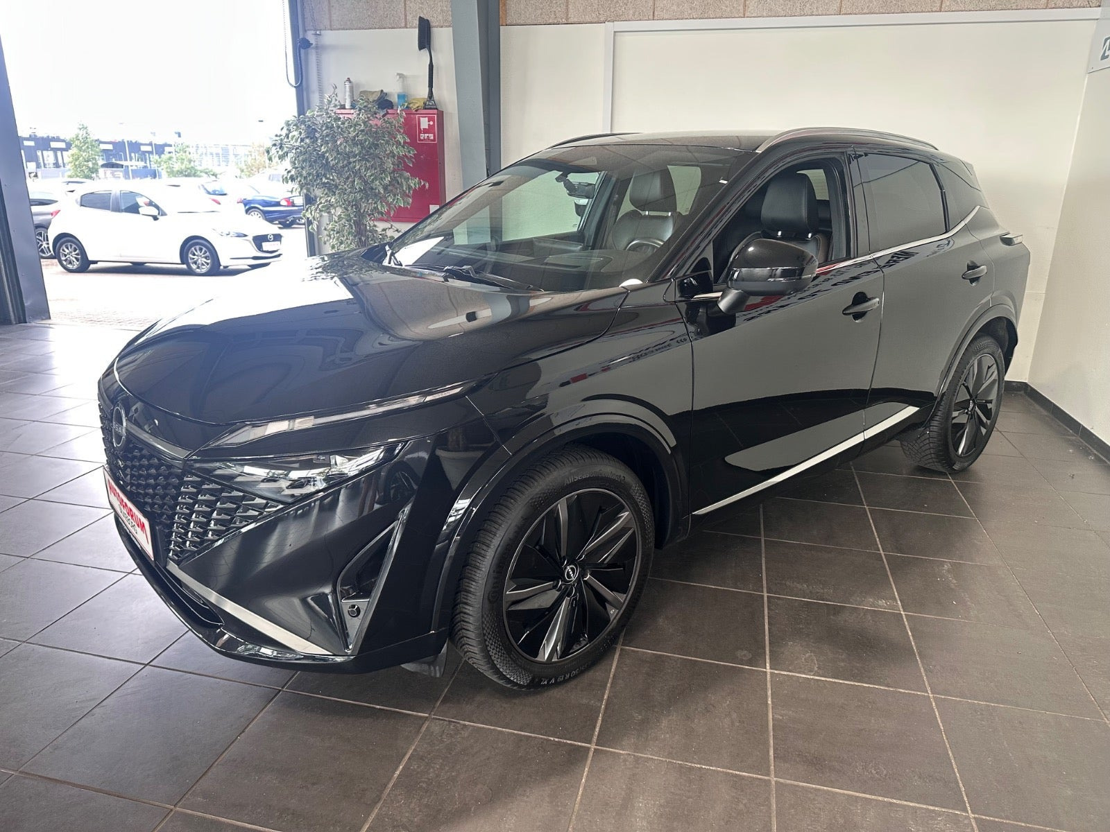 Sort Nissan Qashqai fra 2025