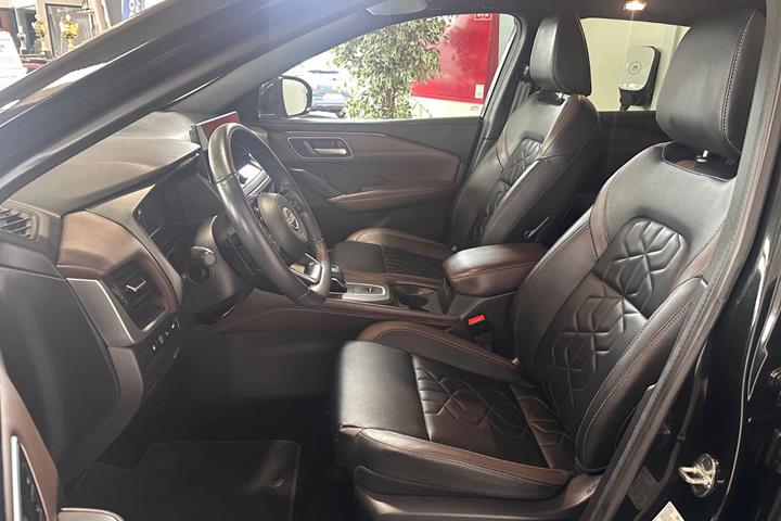 Sort Nissan Qashqai fra 2025