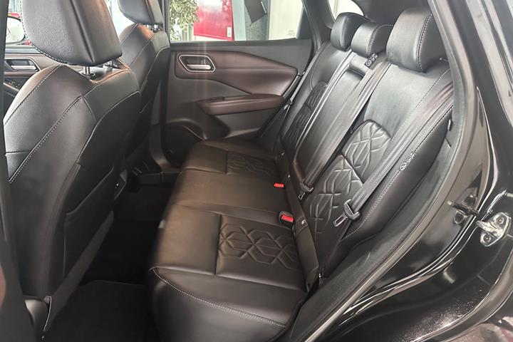 Sort Nissan Qashqai fra 2025