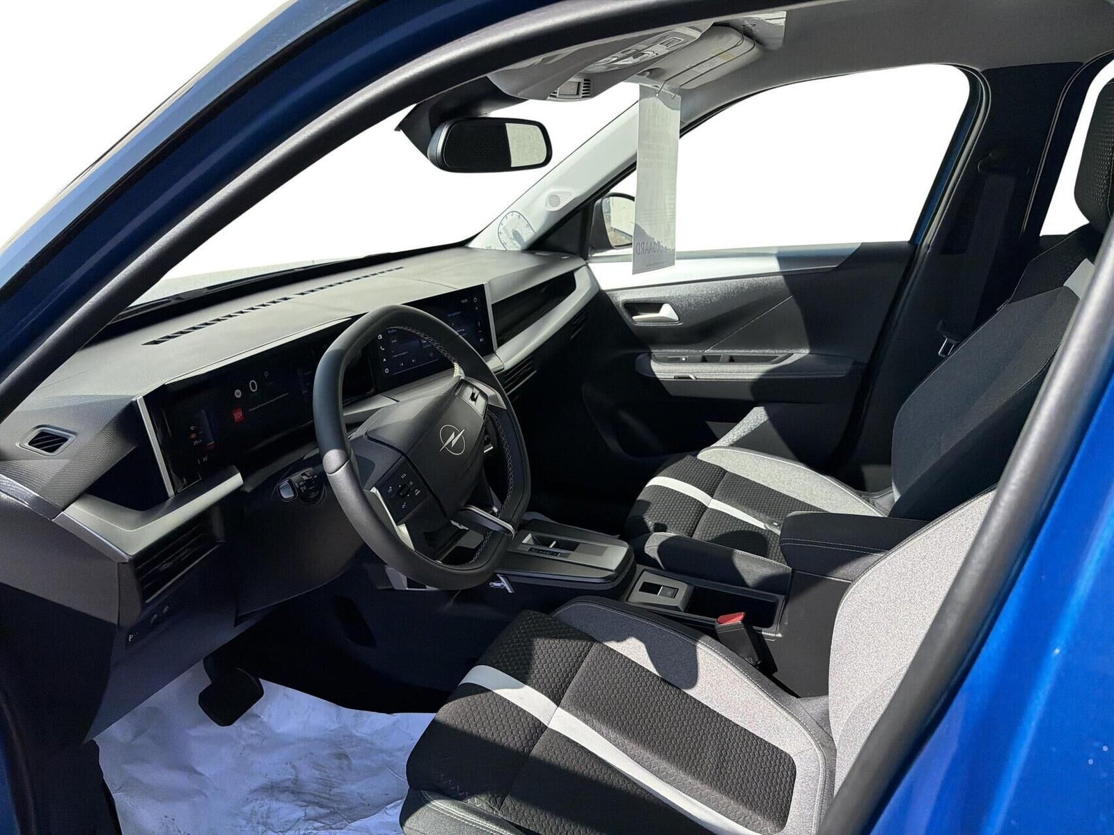 Blå Opel Frontera fra 2025