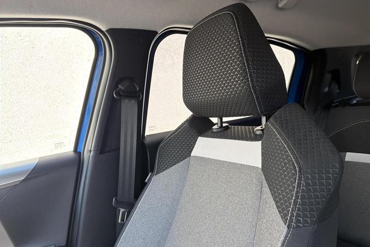 Blå Opel Frontera fra 2025