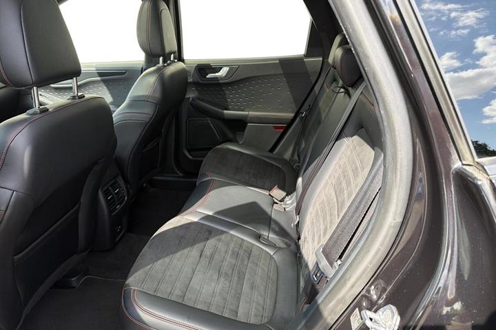 Sort Ford Kuga fra 2020