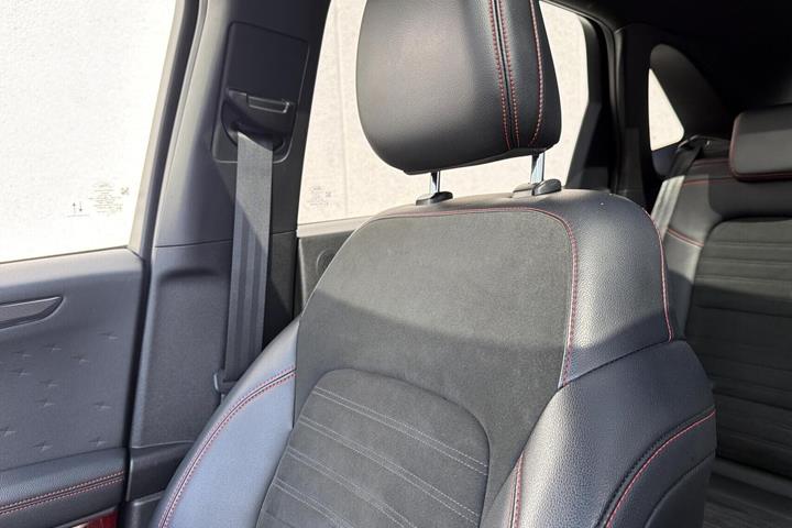 Sort Ford Kuga fra 2020