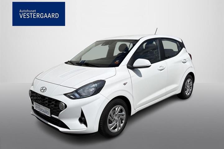 Hvid Hyundai i10 fra 2021 set udefra