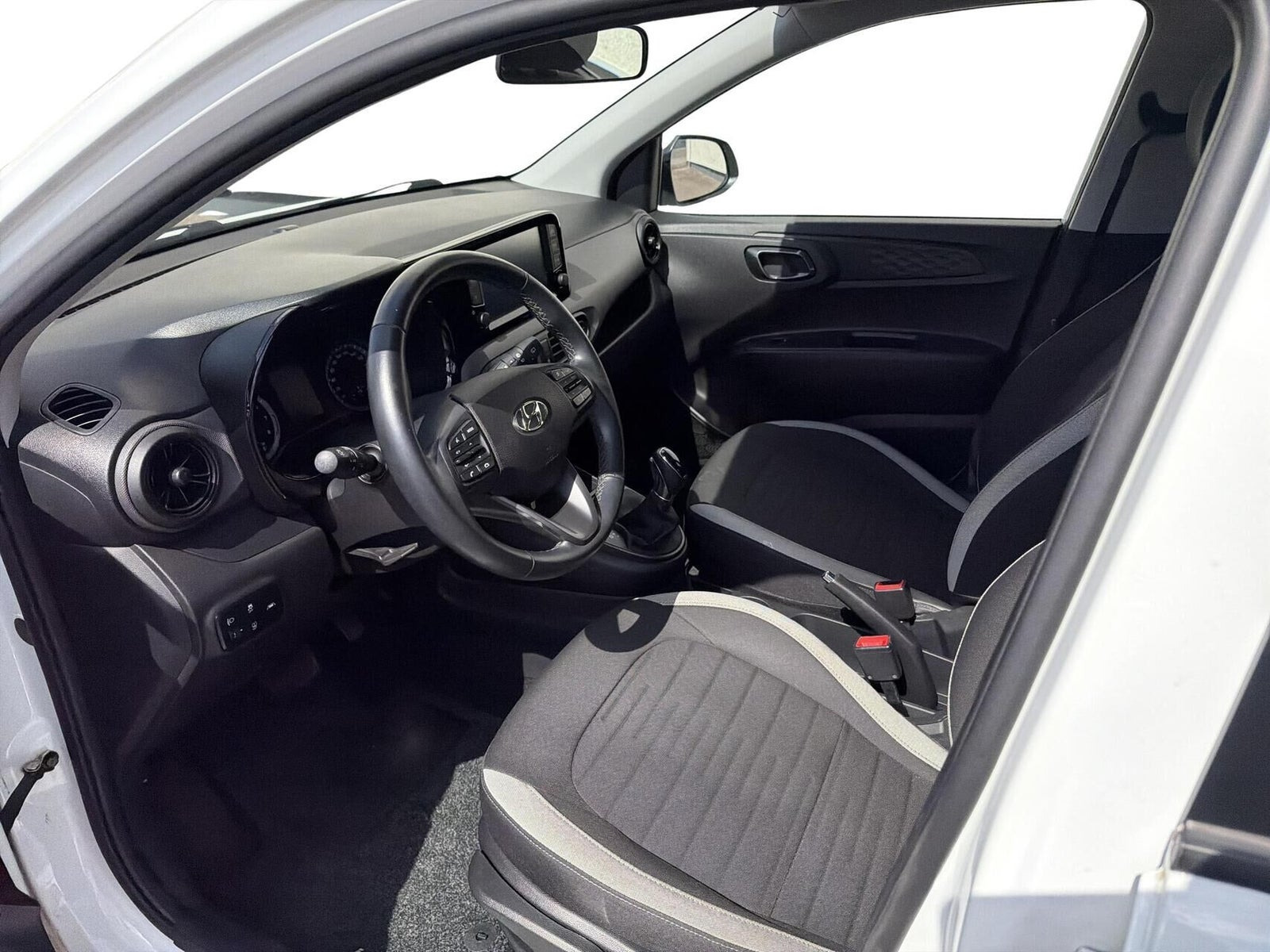 Hvid Hyundai i10 fra 2021