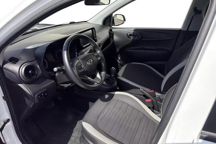 Hvid Hyundai i10 fra 2021