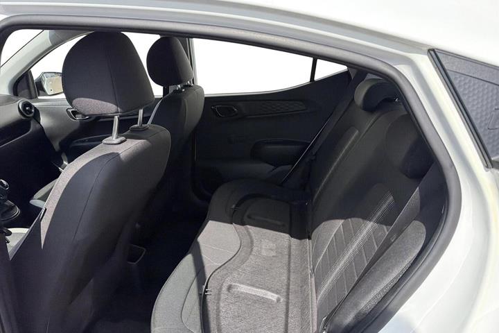 Hvid Hyundai i10 fra 2021