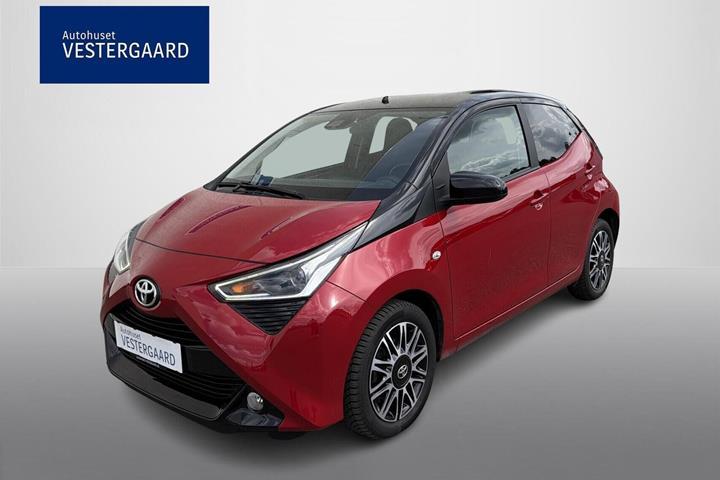 Rød Toyota Aygo fra 2020 set udefra