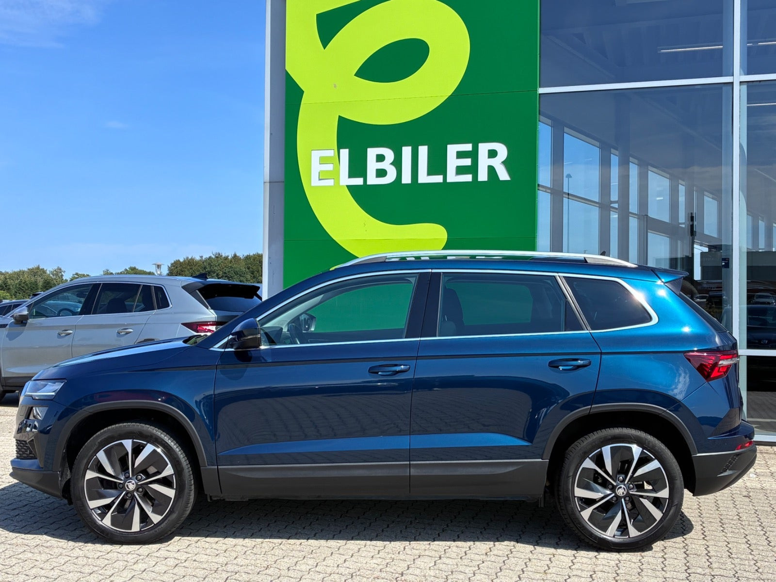 Blå Skoda Karoq fra 2022