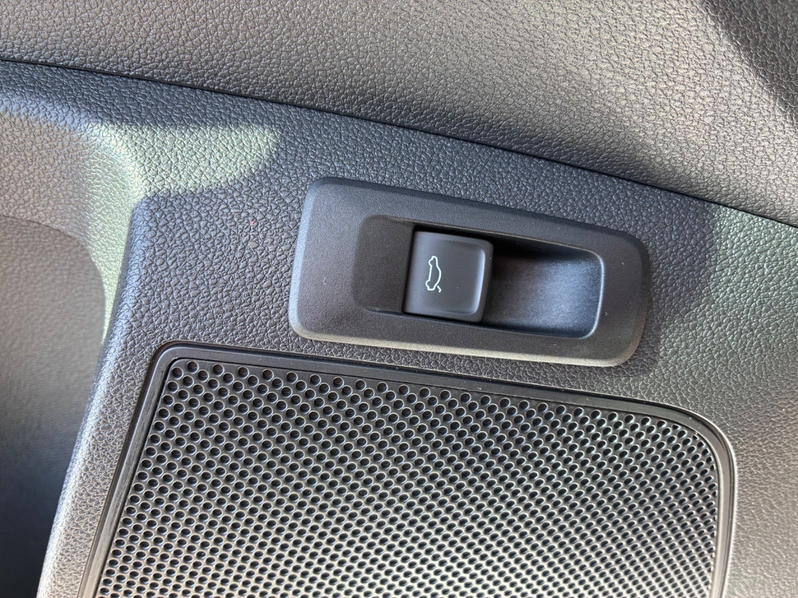 Blå Skoda Karoq fra 2022