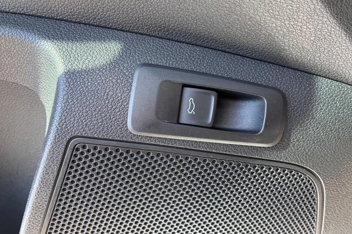 Blå Skoda Karoq fra 2022