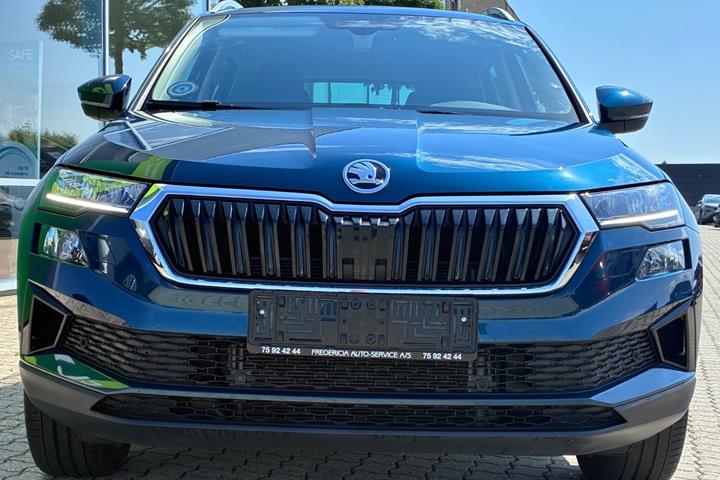 Blå Skoda Karoq fra 2022