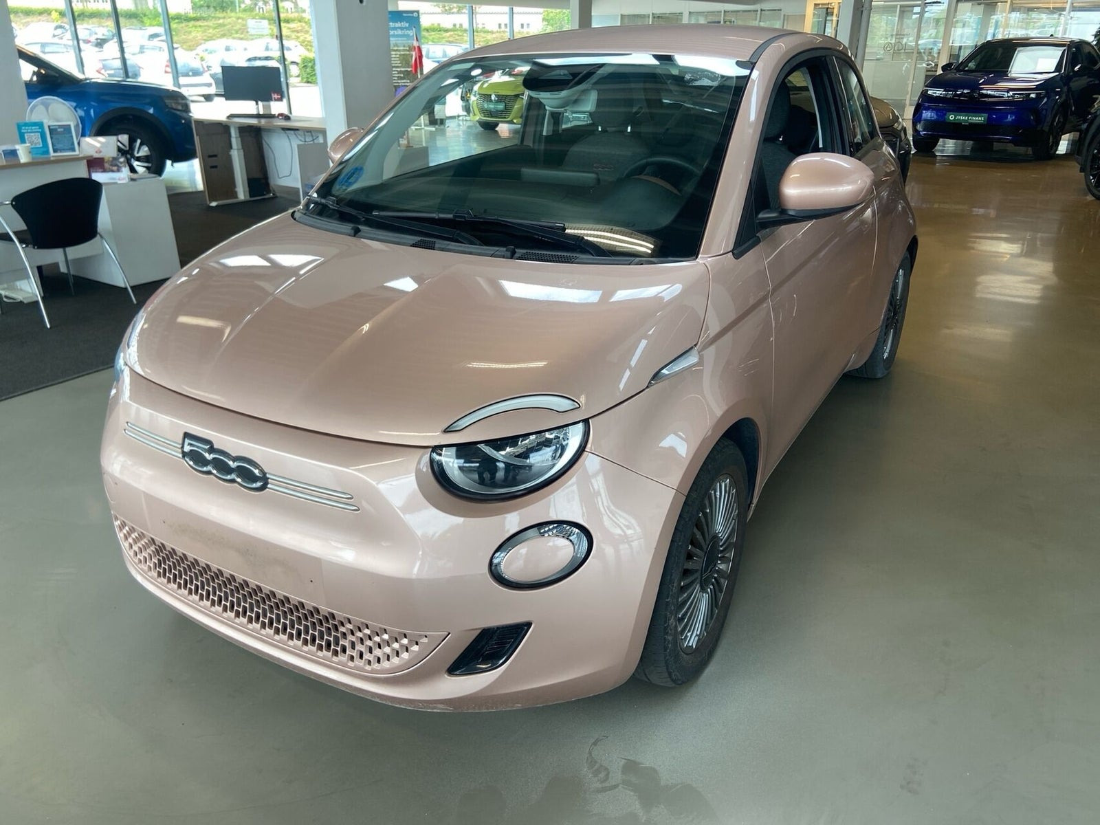 Pink Fiat 500e fra 2022