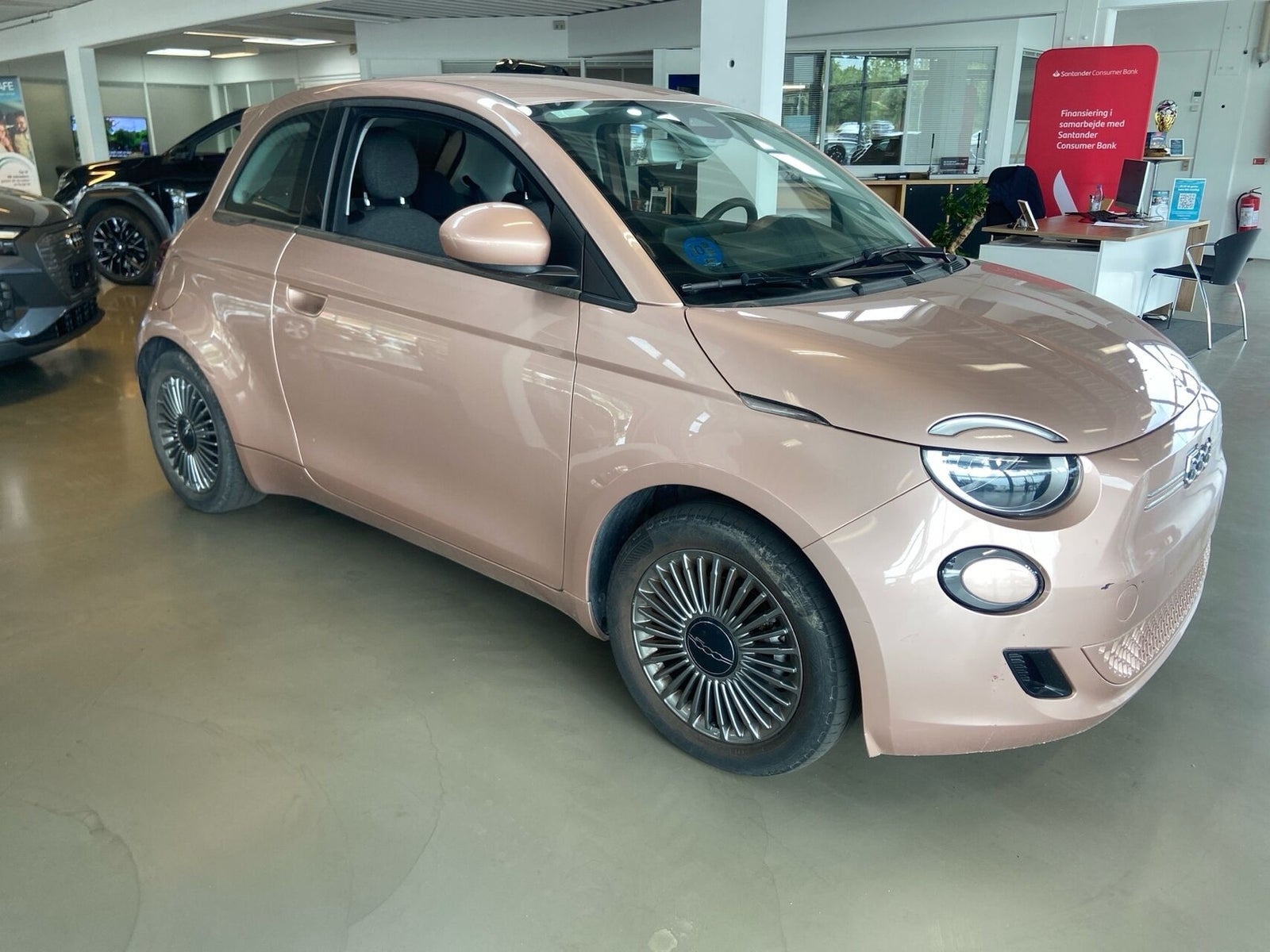 Pink Fiat 500e fra 2022