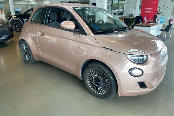 Pink Fiat 500e fra 2022
