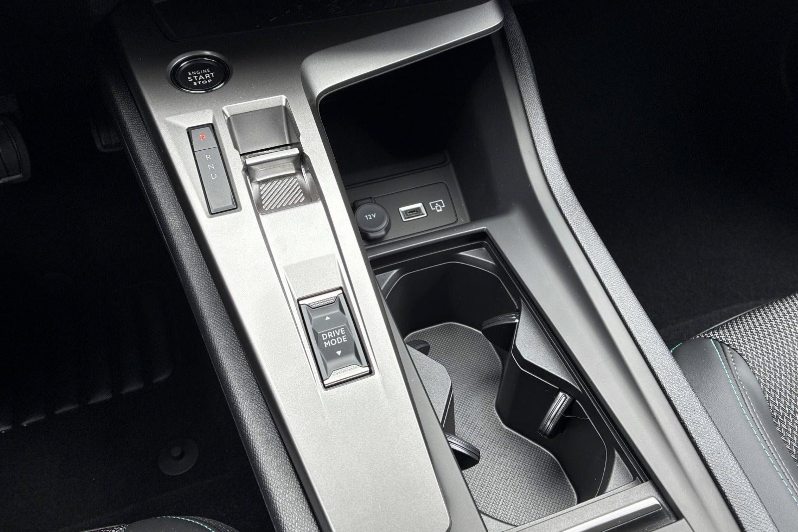 Sort Peugeot e-408 fra 2025