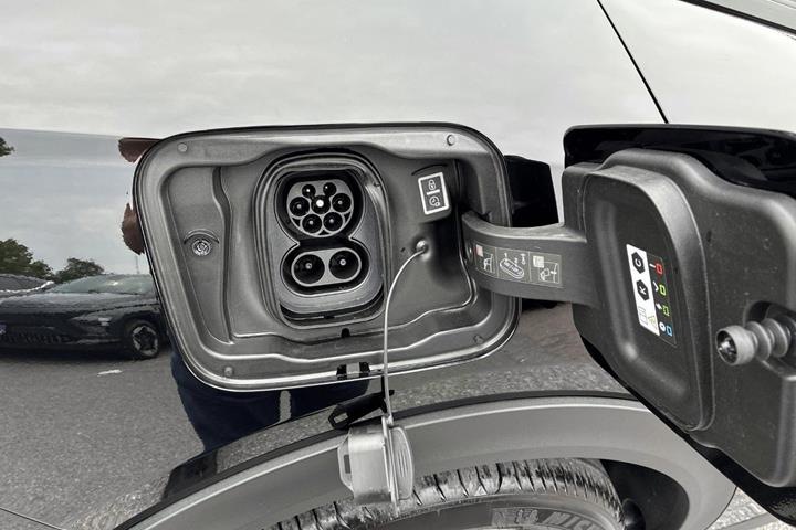 Sort Peugeot e-408 fra 2025