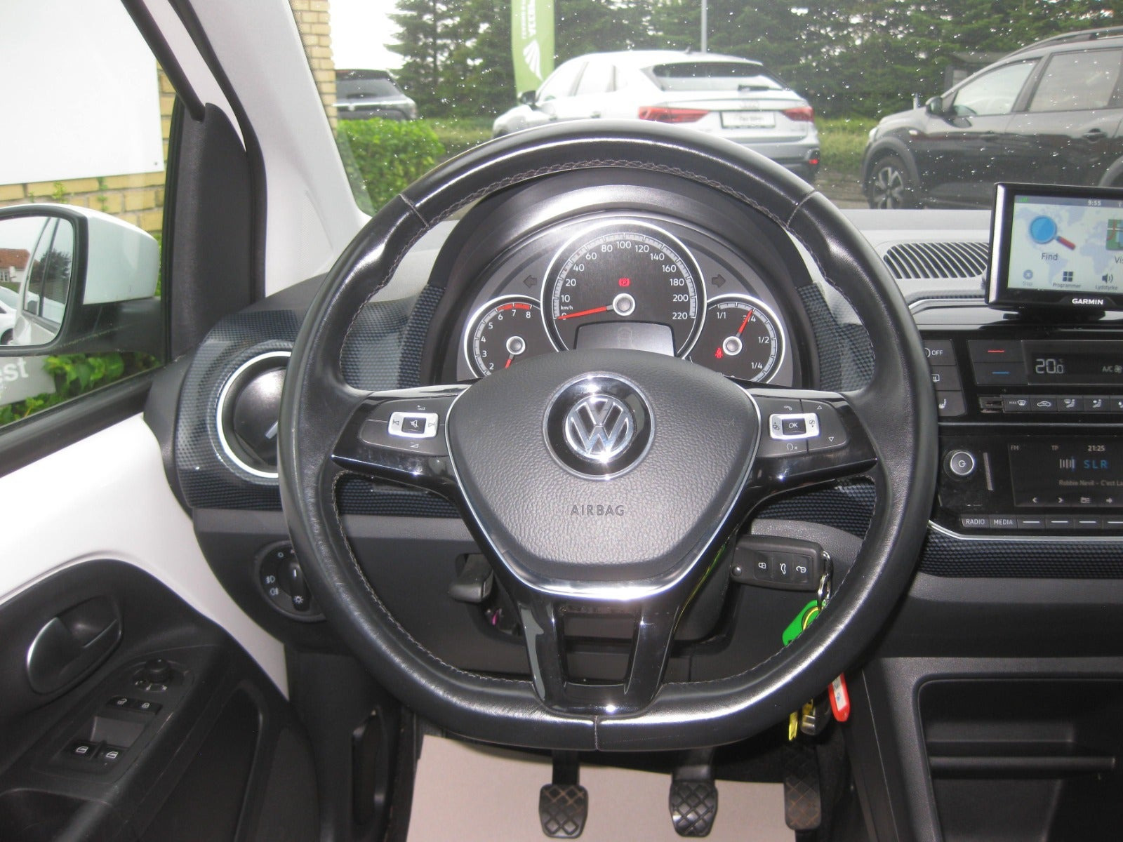 Hvid VW UP! fra 2020