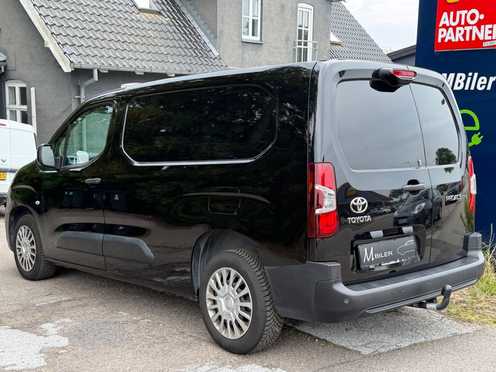Sort Toyota ProAce City fra 2024