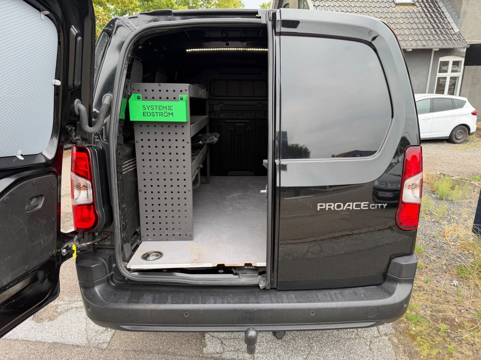 Sort Toyota ProAce City fra 2024