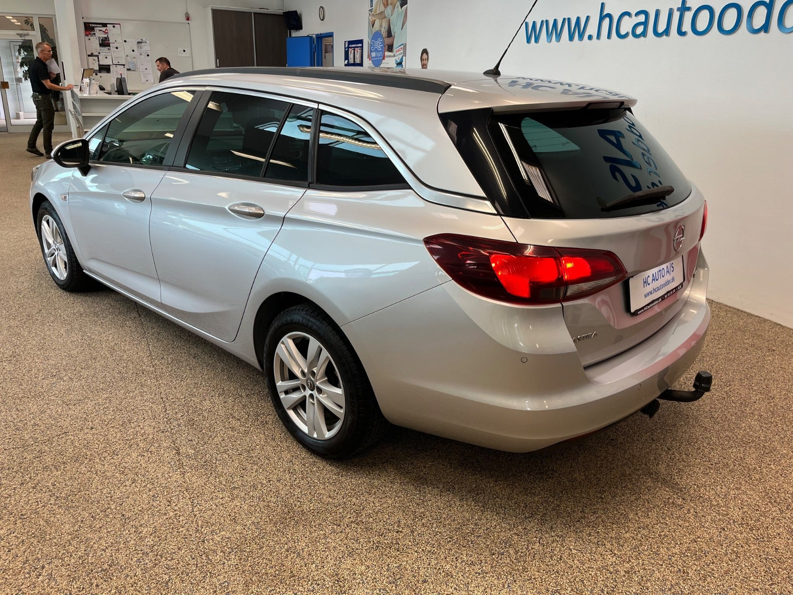 Grå Opel Astra fra 2019