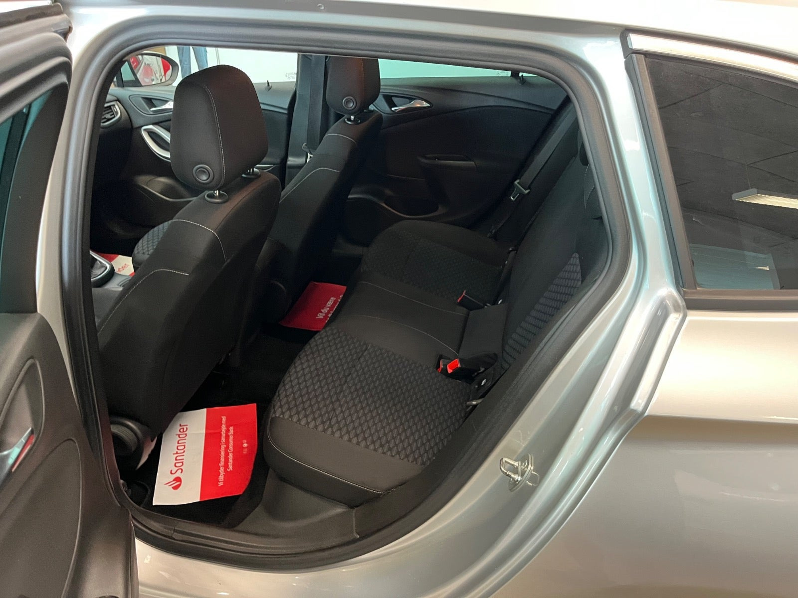 Grå Opel Astra fra 2019