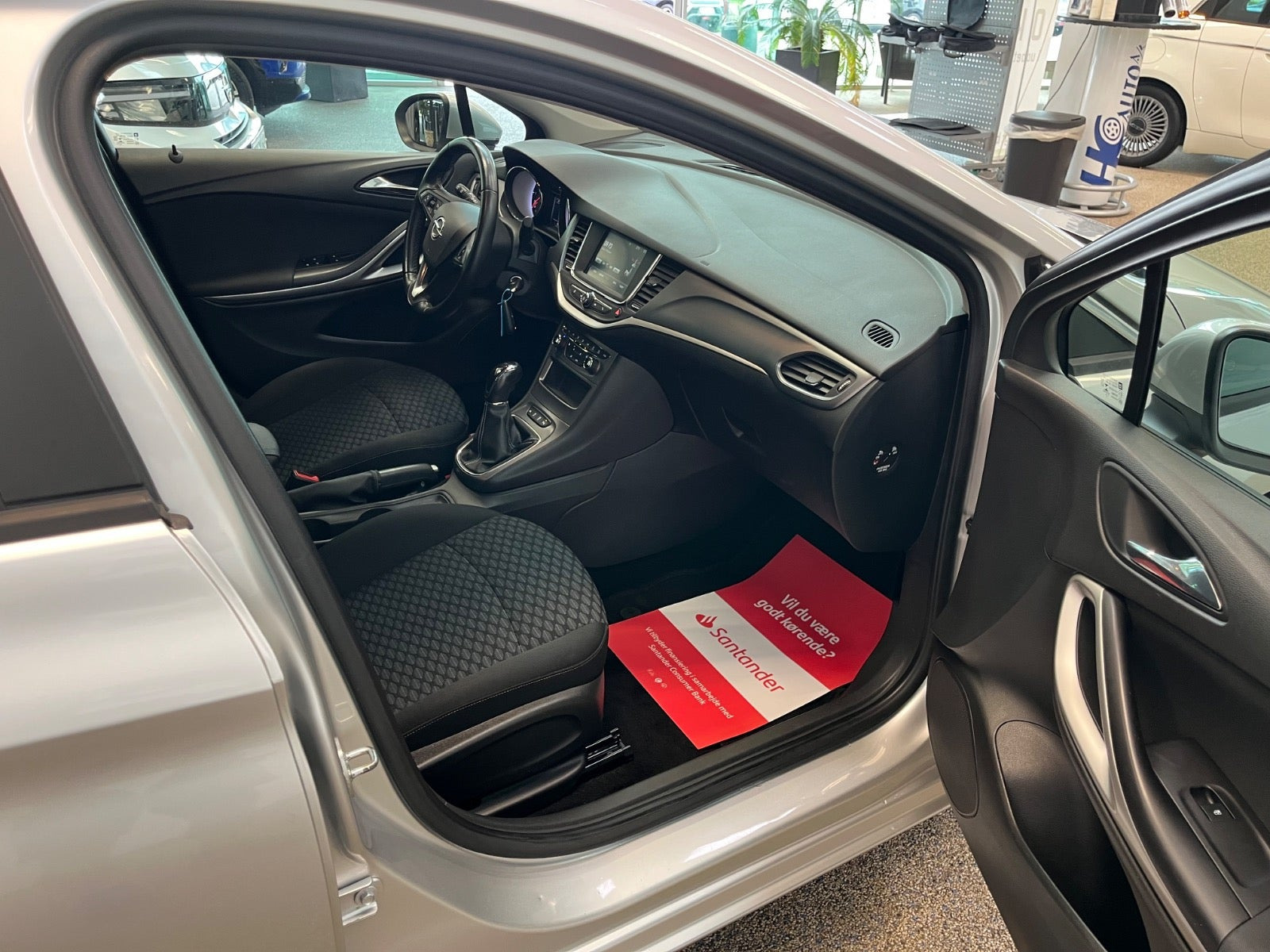 Grå Opel Astra fra 2019