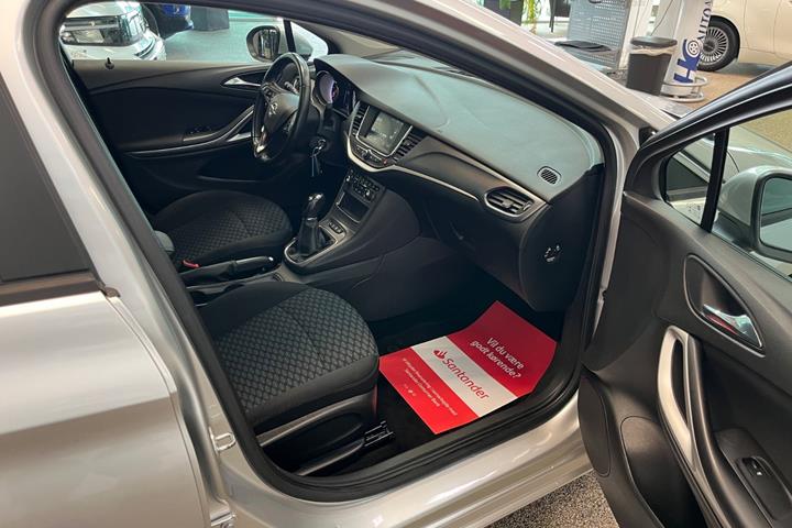 Grå Opel Astra fra 2019