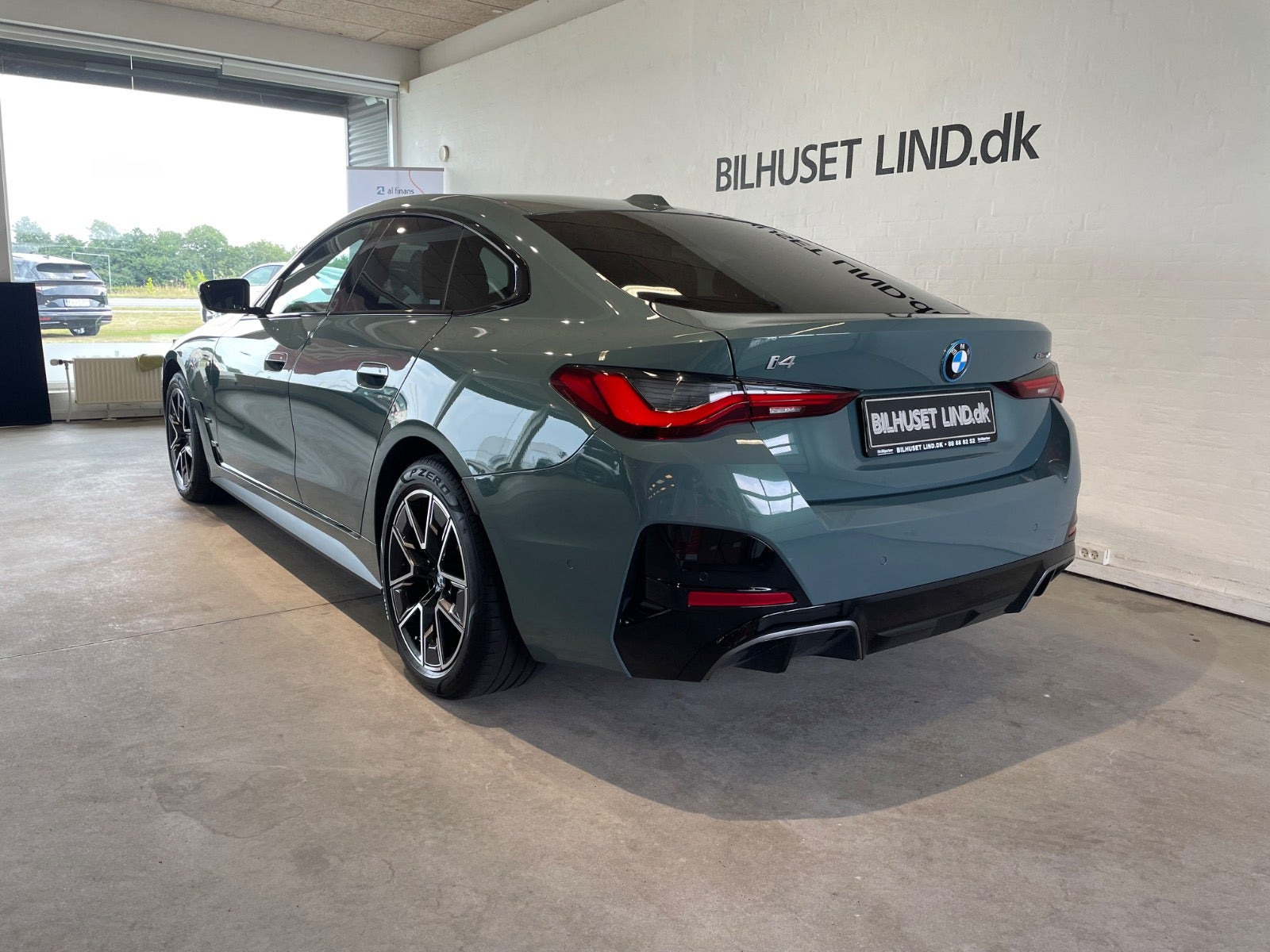 Grøn BMW i4 fra 2025