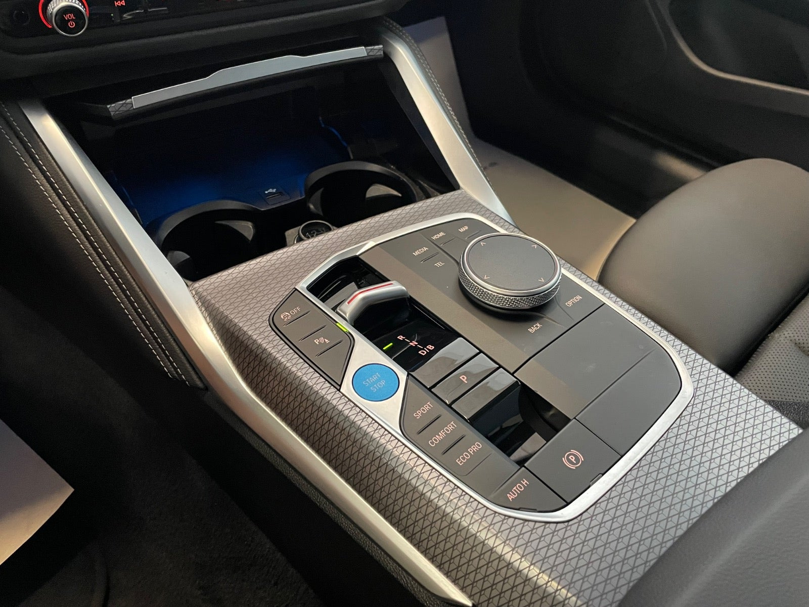 Grøn BMW i4 fra 2025