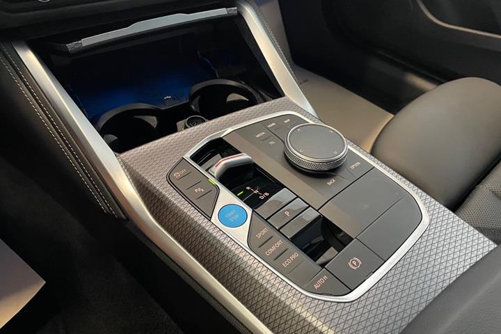 Grøn BMW i4 fra 2025