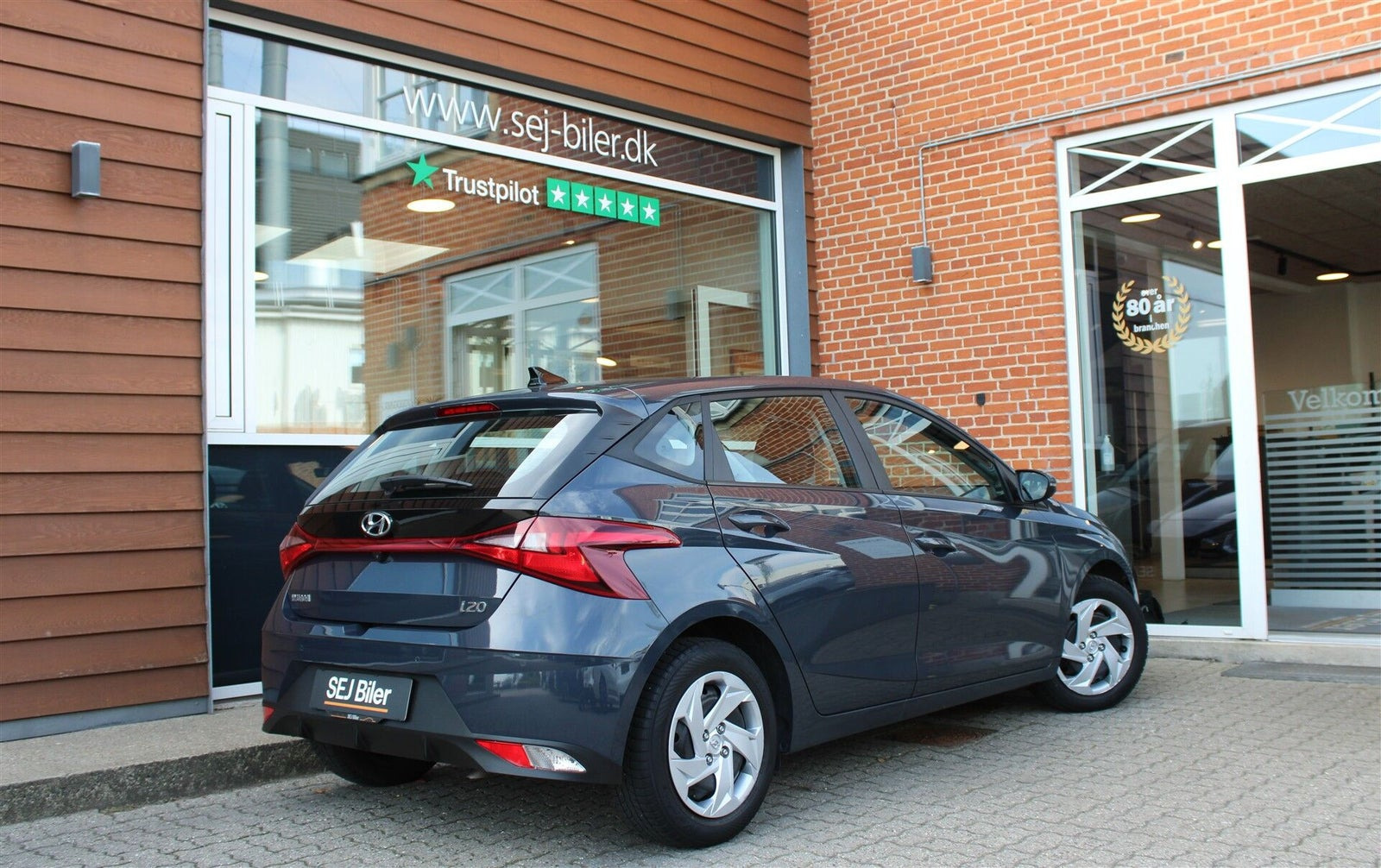 Grå Hyundai i20 fra 2022