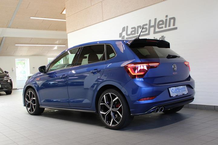 Blå VW Polo fra 2022