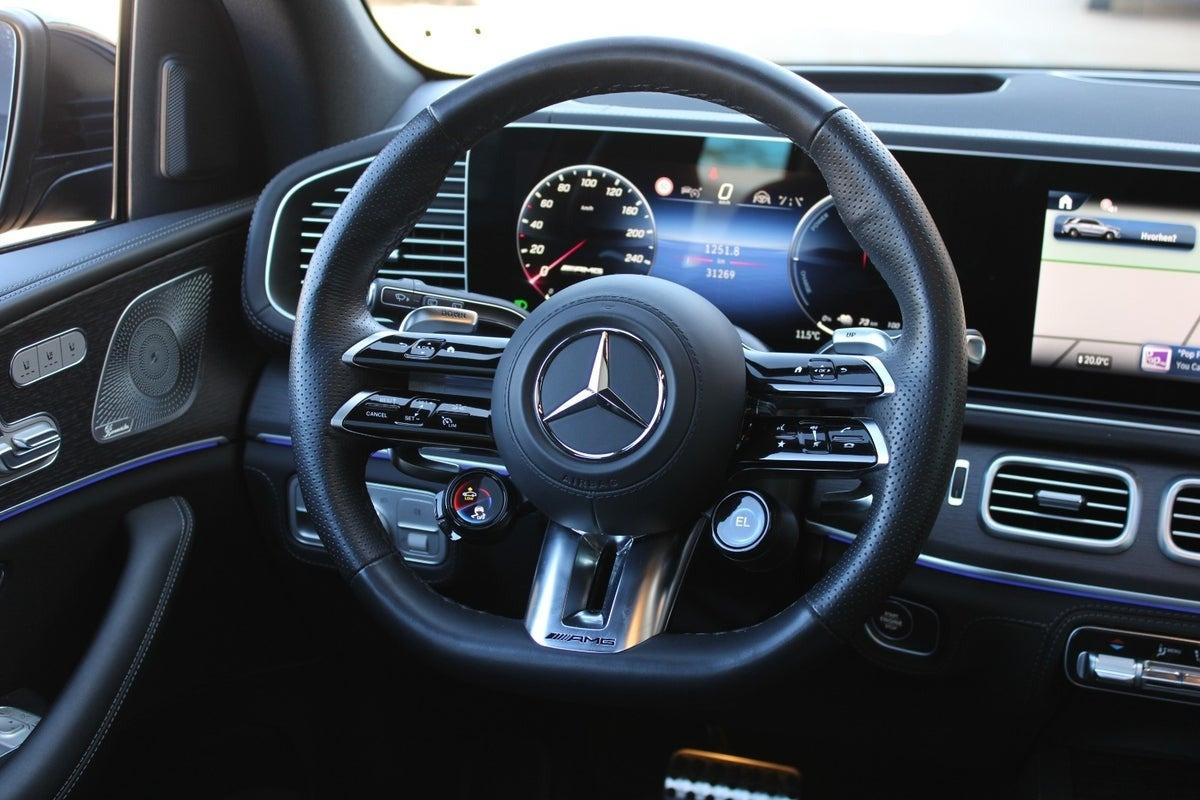 Grøn Mercedes GLE53 fra 2025