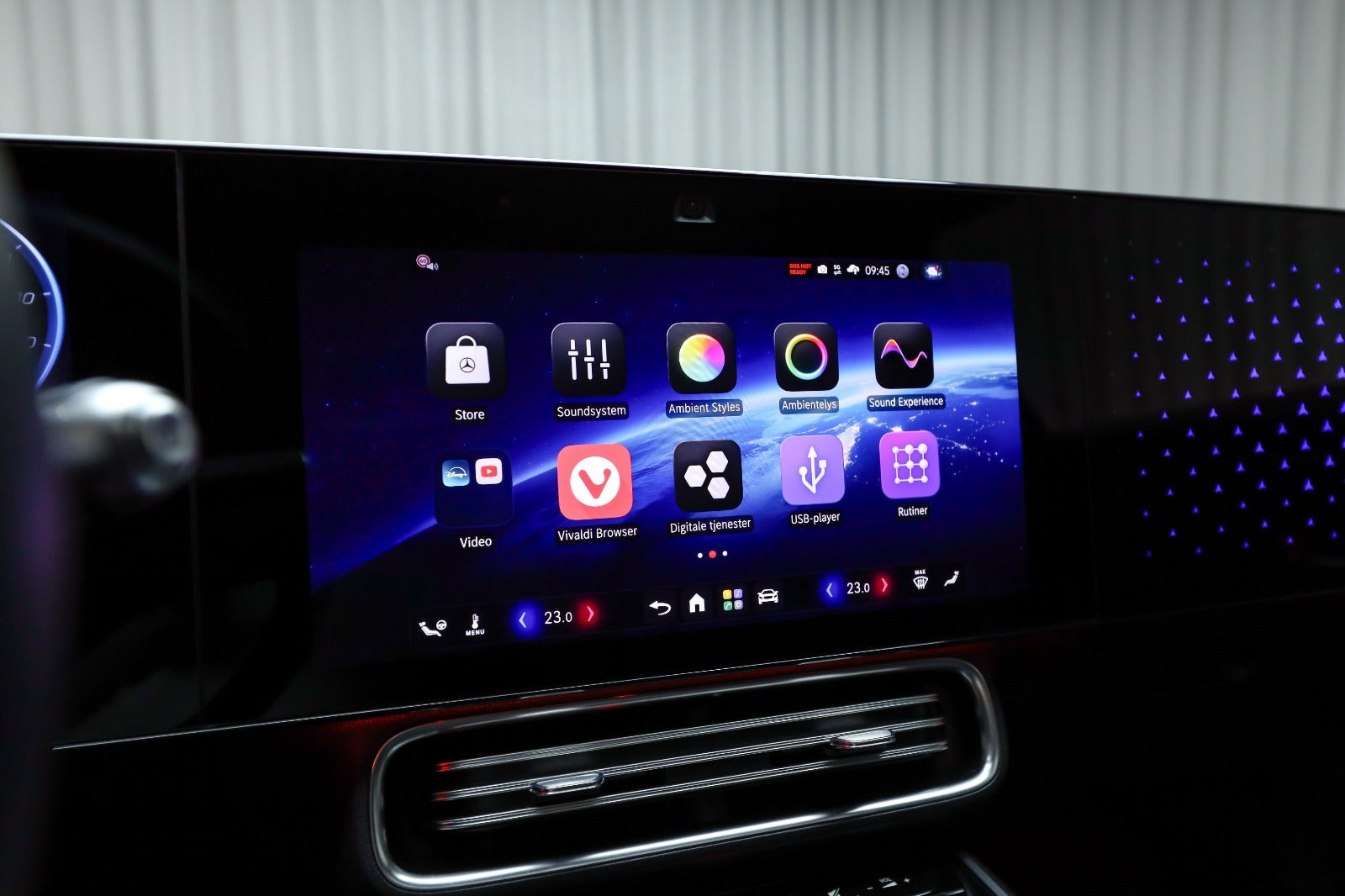 Sort Mercedes CLA250+ fra 2025